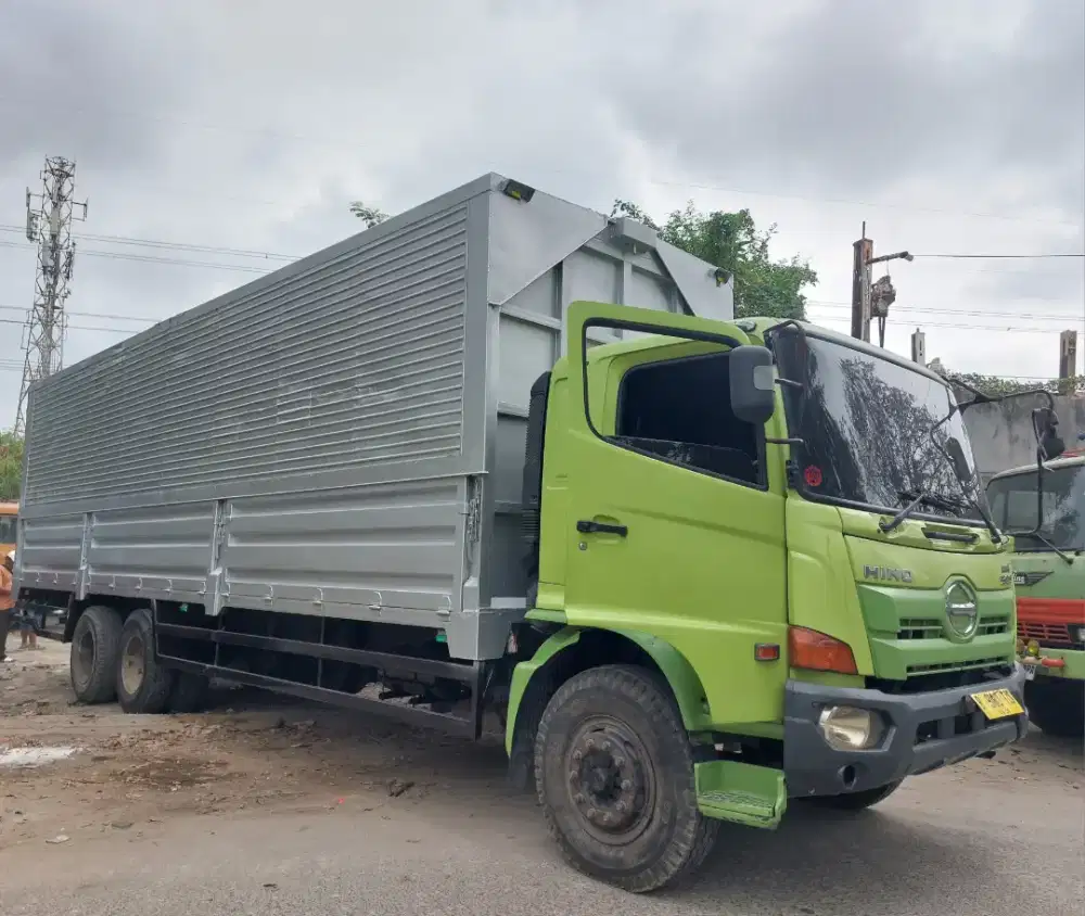 Hino Lohan 500 FL 260 JW Tronton 6×2 Wingbox 9.7m Bio Solar Turbo