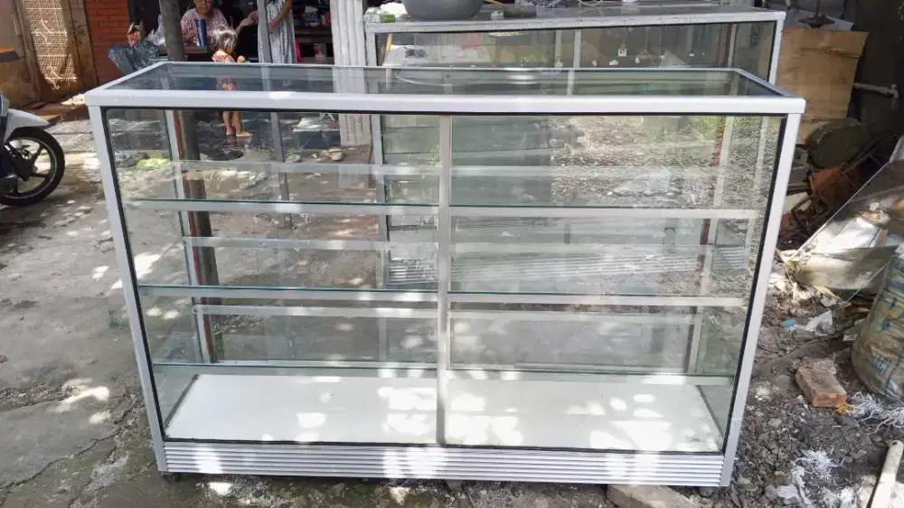 Etalase bekas 1.5 meter