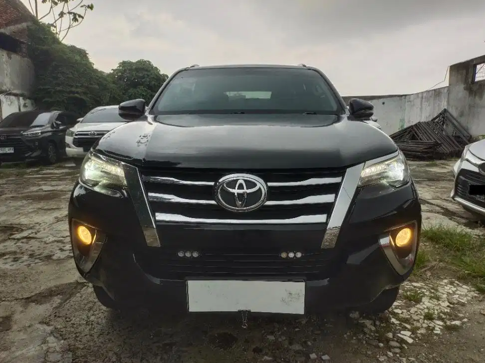 DP Rendah  16JT Toyota Fortuner 2.7 4x2 SRZ Bensin-AT 2016 Hitam