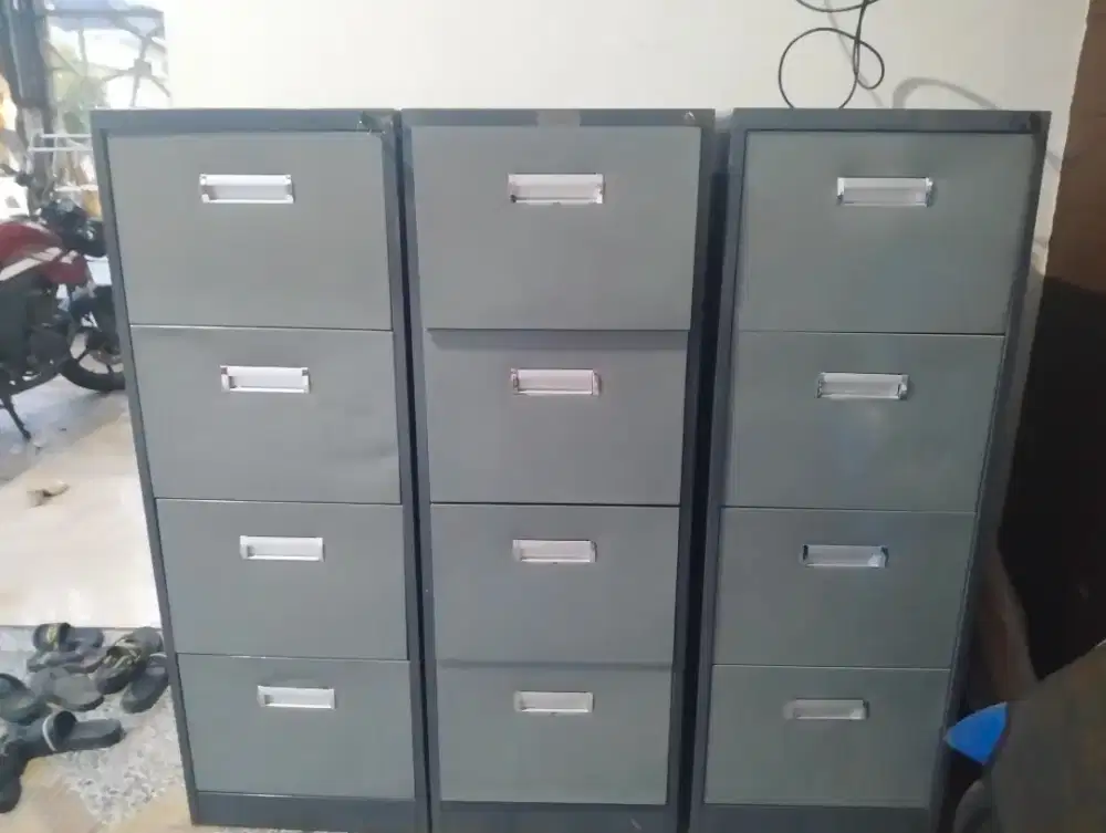 Filling Cabinet 4 laci lengkap kunci