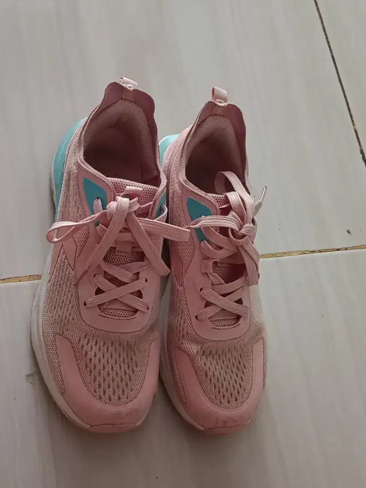 Sepatu Diadora wanita