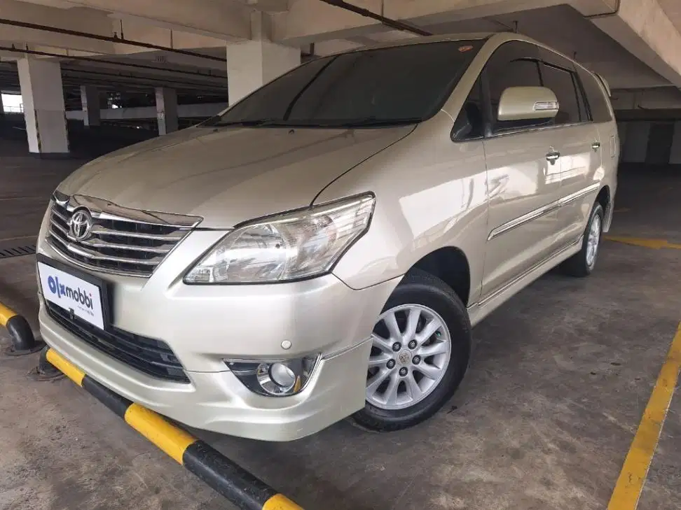 DP RENDAH Toyota Kijang Innova 2.0 V Luxury Bensin-AT 2013 TRJ