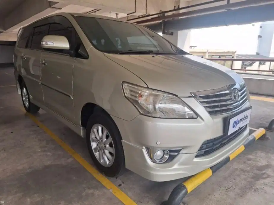 DP RENDAH Toyota Kijang Innova 2.0 V Luxury Bensin-AT 2013 TRJ