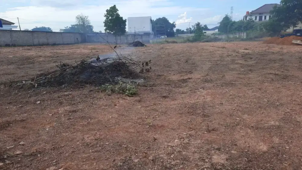 Tanah daerah pergudangan dan dikelilingi perumahan subsidi