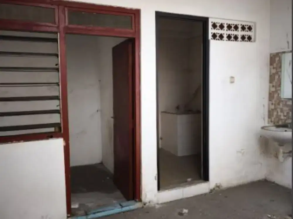 Rumah dekat tengah kota Strategis