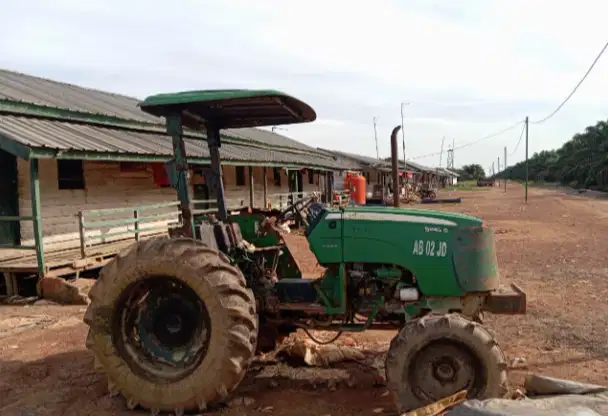 DIJUAL CEPAT 5045D John Deere traktor th 2013