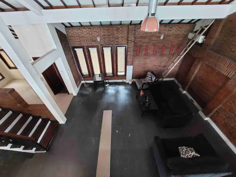 Rumah bagus dan luas, kamar utama bawah 3 lantai siap huni di Bintaro 0531