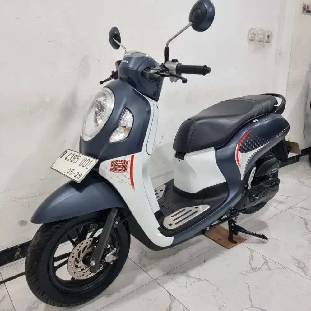 Honda Scoopy 110 ESP CBS ISS 2024 Bln 5 DP 1 Jtan aja Km 6 rb perak