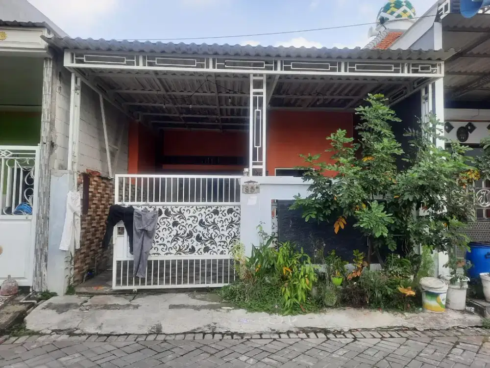 RUMAH DI JALAN SEMEMI, BENOWO, SURABAYA