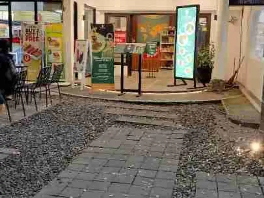 Disewakan Ruang Usaha Strategis Ex Resto Lokasi Prime di sayap Riau