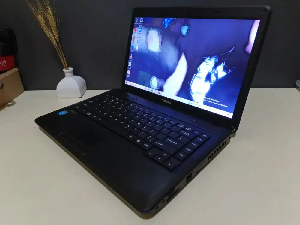 Jual Cepat Laptop Toshiba Satellite B40-A Celeron N1005M Ram 4/500Gb
