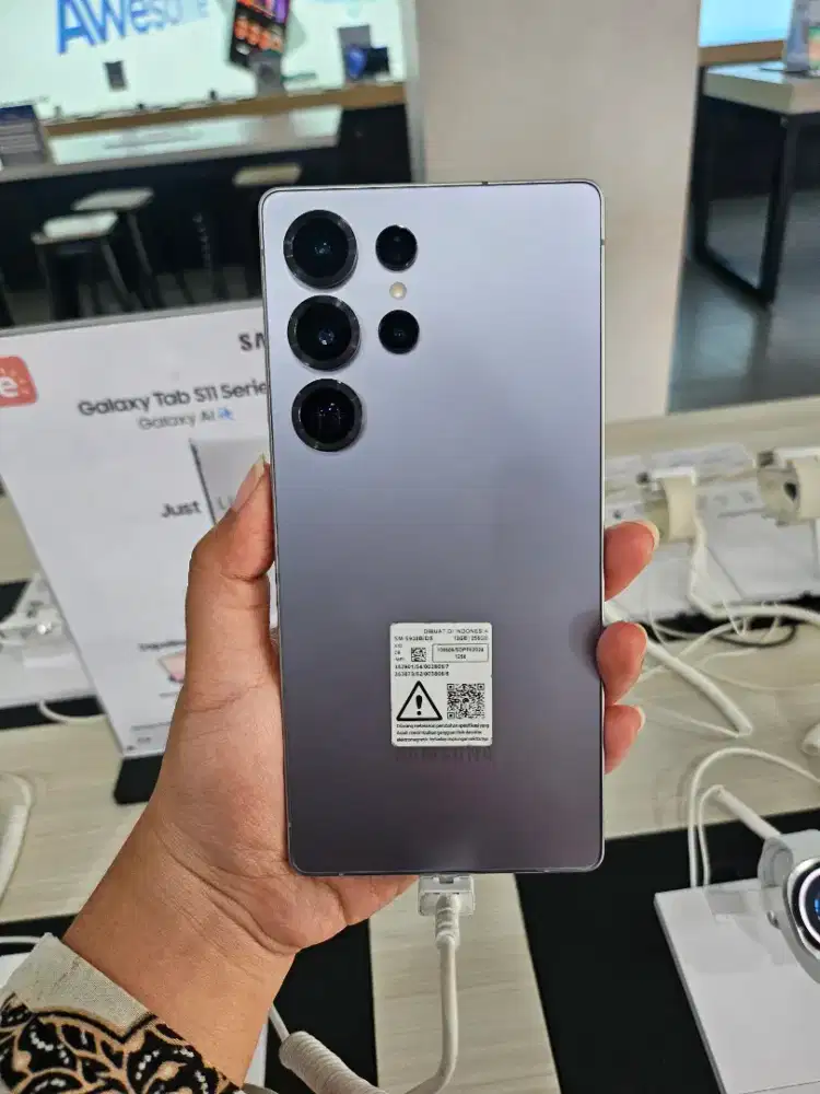 Samsung Galaxy S25 Ultra Free Smart TV 32