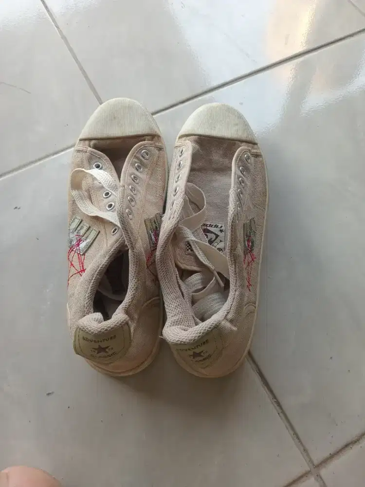 sepatu size 42 warna cream