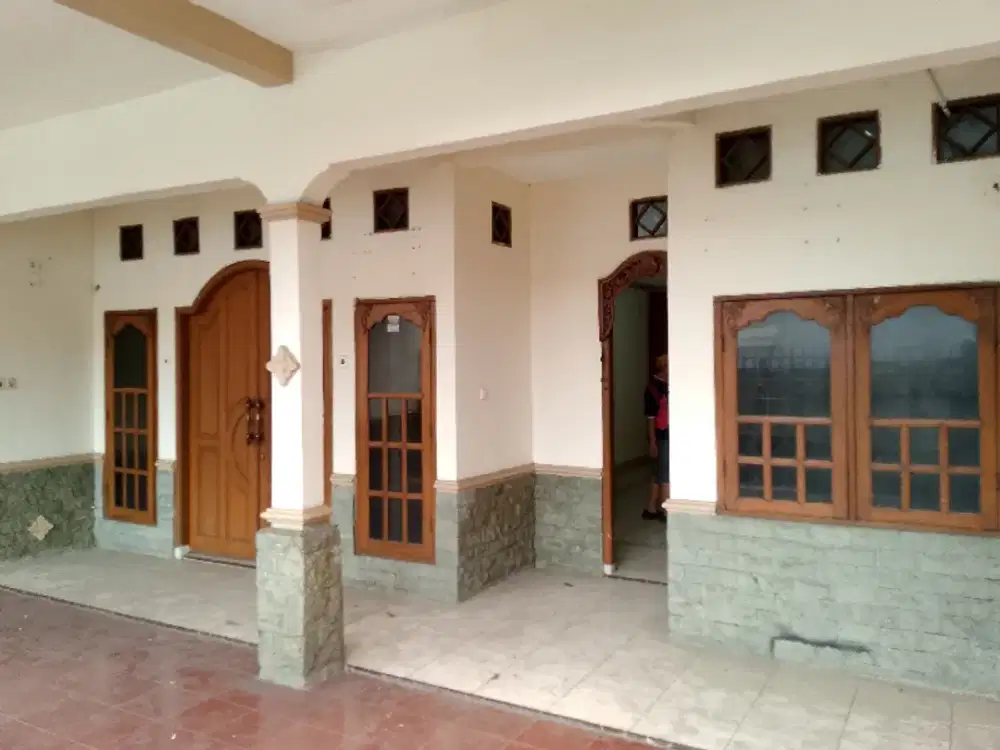 Rumah Sewa Untuk Kantor Atau Mess Pinggir Jalan Raya