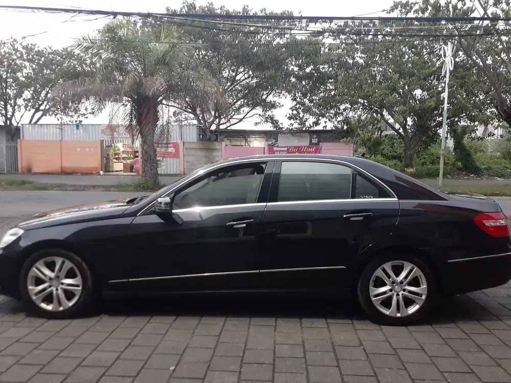 Mercedes-Benz E300 2011 Bensin