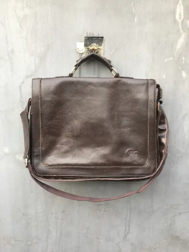 Tas Selempang Kulit Eider Coklat