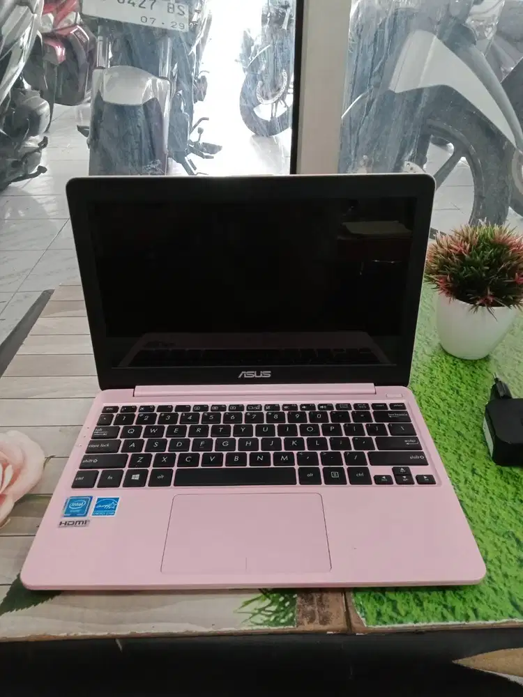 ASUS E203M Pink Mini 10 Inci. RAM 2GB SSD 32GB. Rp 900 Ribu. GARANSI 1