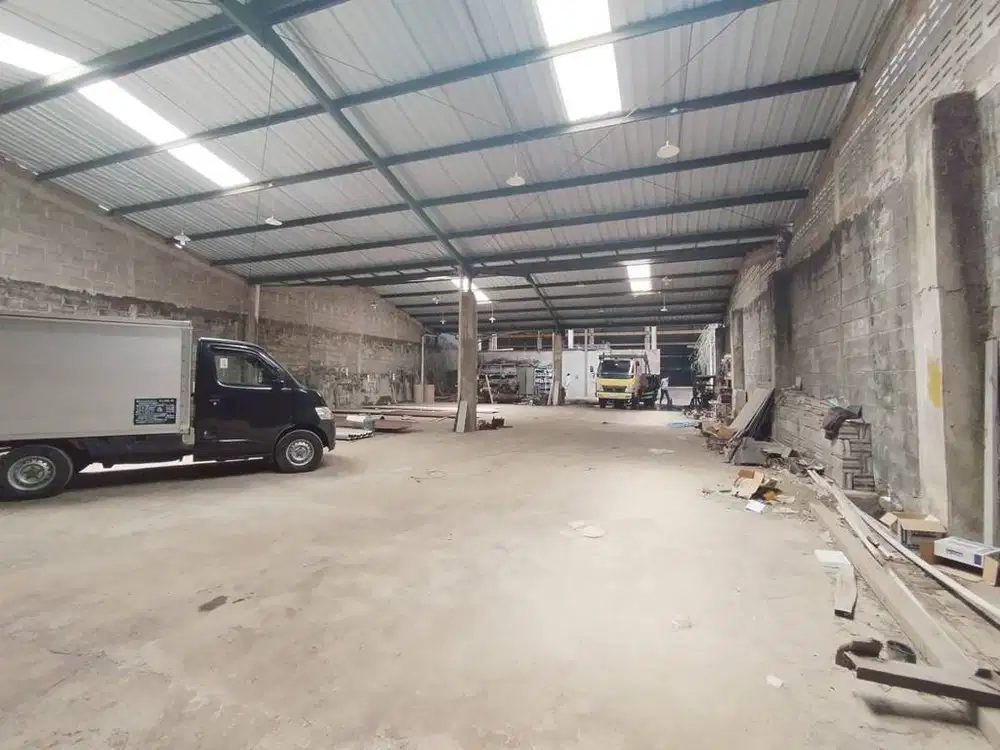 Gudang 3704 Meter Persegi Lokasi Strategis Jalan Ringroad Barat