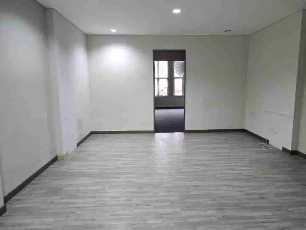 Disewakan Ruko 3 ½ lt Hadap Luar Alam Sutera