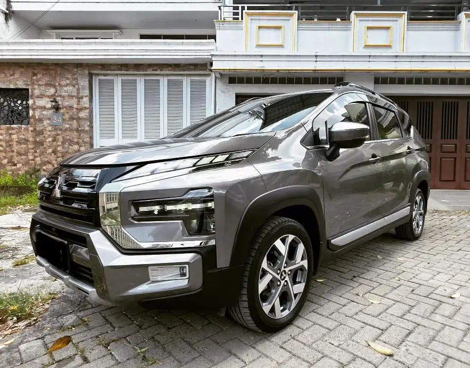 Mitsubishi expander cross premium package