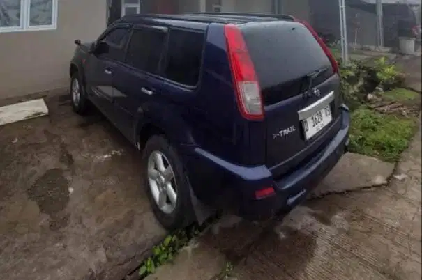 JUAL BUTUH UANG - Nissan X-Trail 2002 CBU AT 2.0 WARNA BIRU (RARE)