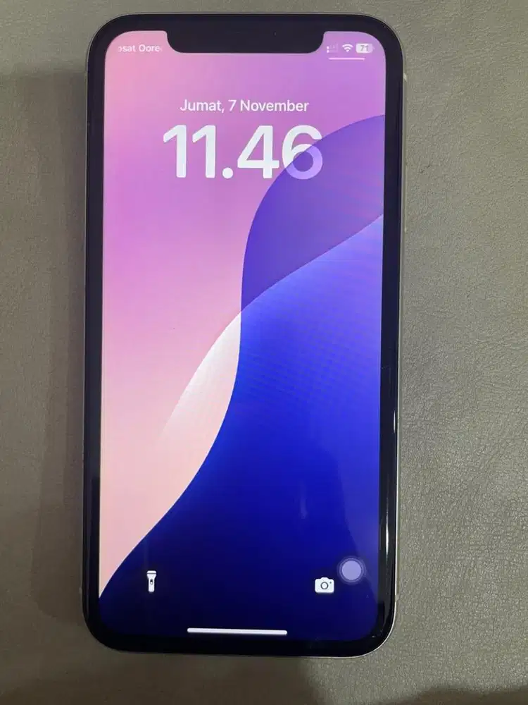 Dijual Iphone 11 128gb warna putih di Depok
