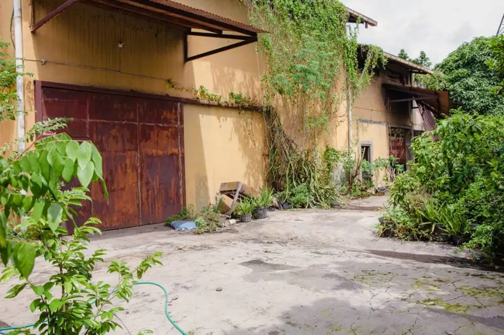 Rumah & Gudang 2518 Meter Persegi Dekat Dengan Musium Grabah Sewon Ban