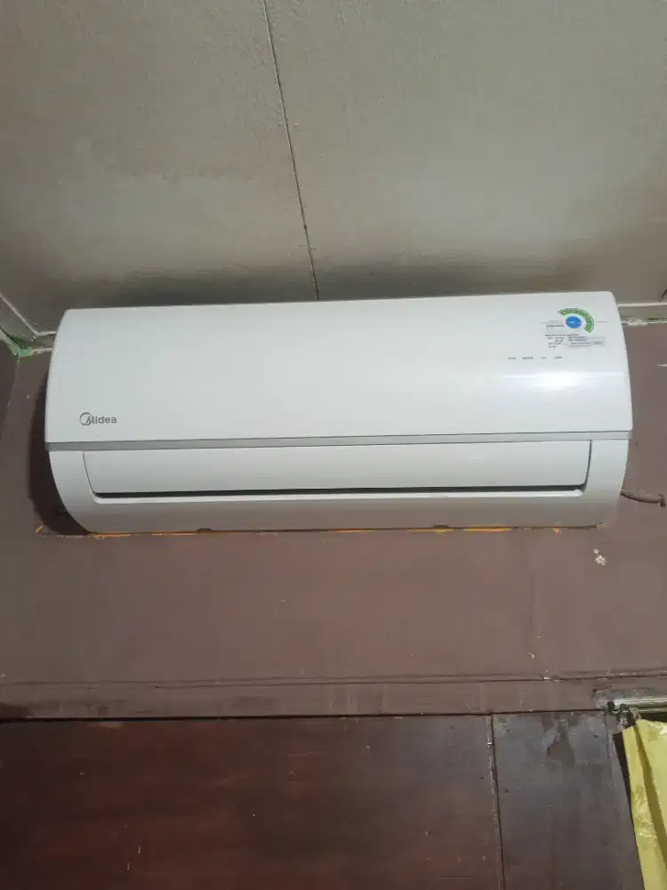 Dijual cepat AC MIDEA 1PK