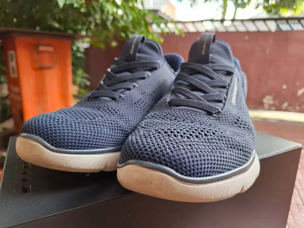 Sepatu Skechers Summits Perfo