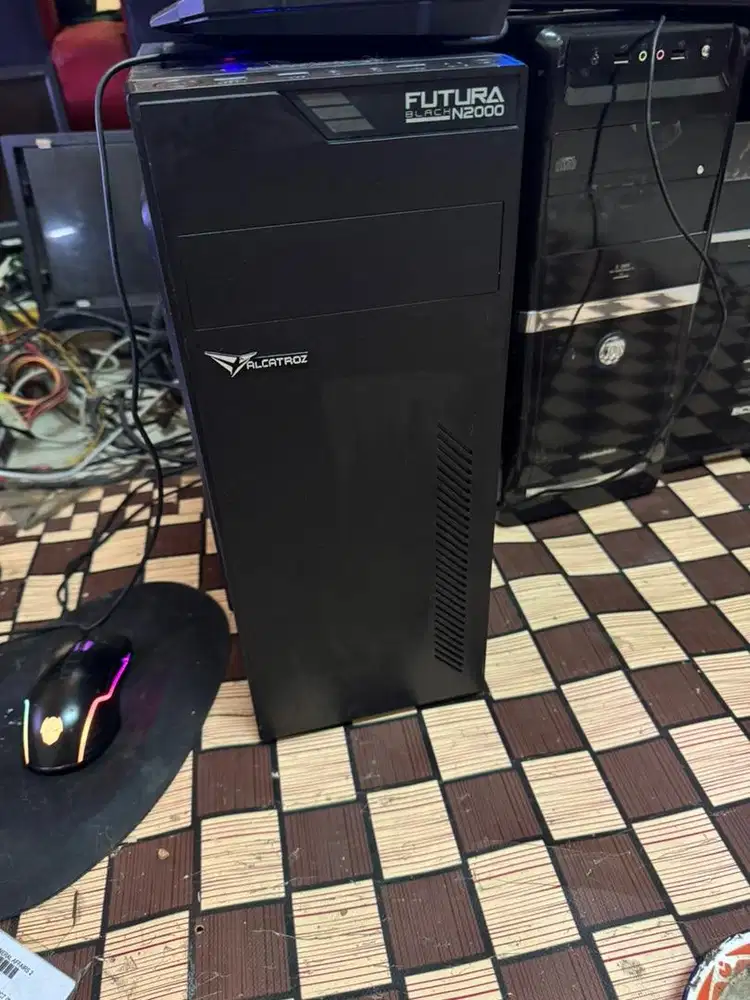 Cpu & monitor LG 17 in kondisi normal.