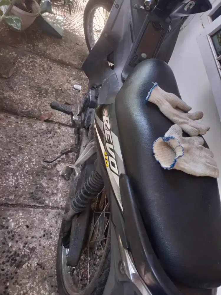Jual Revo,2011, tangan pertama, terawat