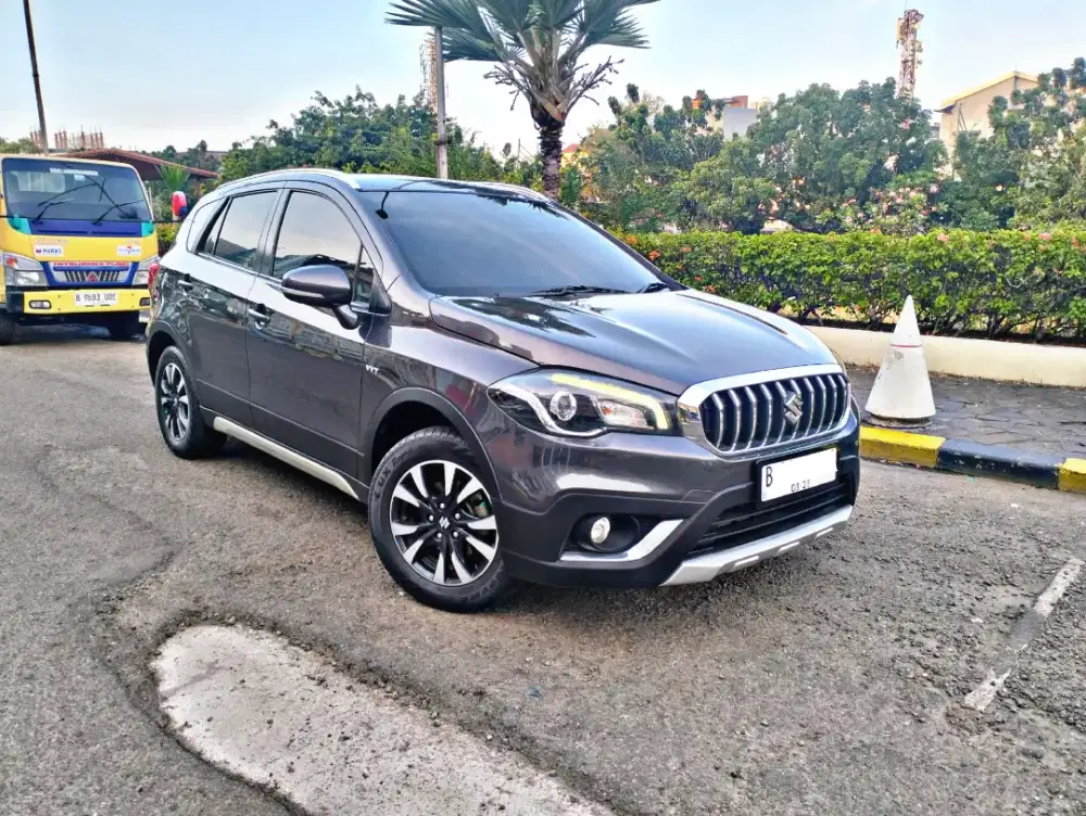 Suzuki SX4 S-Cross At 2018 Bensin Suzuki SX4 2018