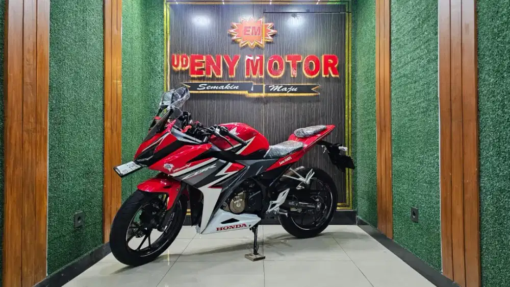 ENY MOTOR - FRESH! HONDA CBR 150R FACELIFT ABS TH 2018 - KM 700 PERAK