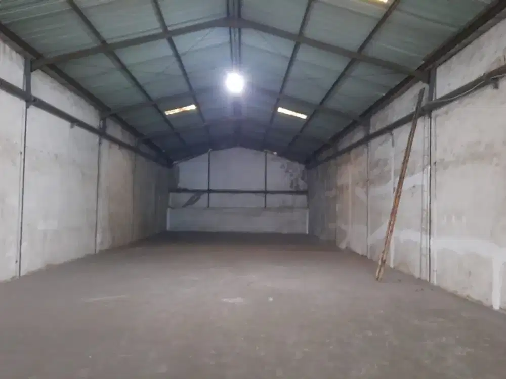 Gudang Margomulyo Permai Ada kantor dan toilet