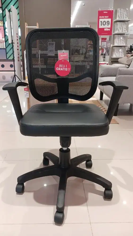 ZUAN STAFF CHAIR BLACK