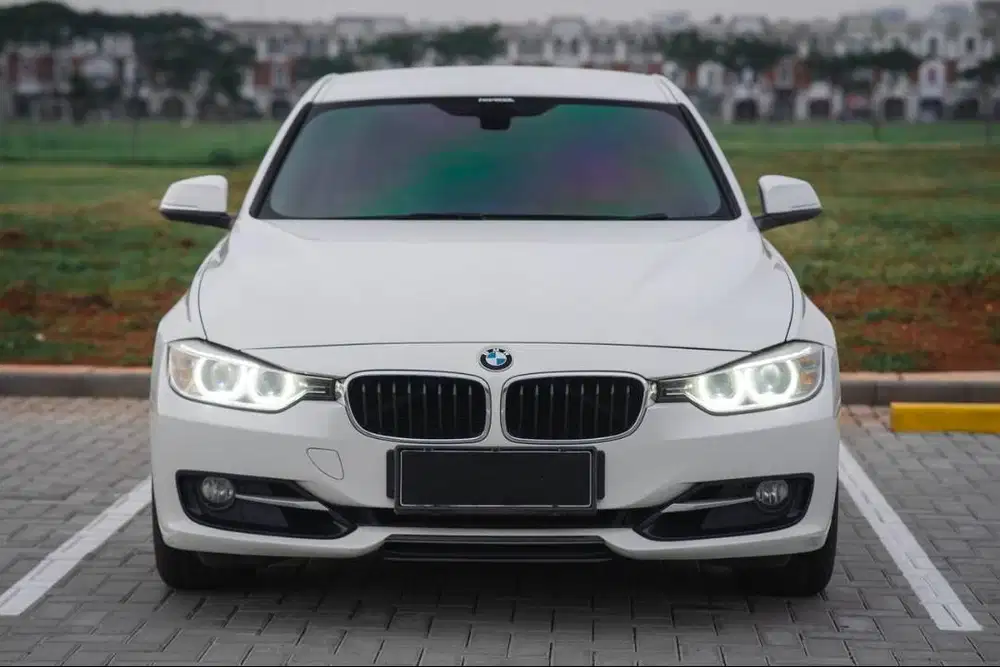 GARANSI MATIC 1 TAHUN! BMW 320i F30 Sport N20 2015