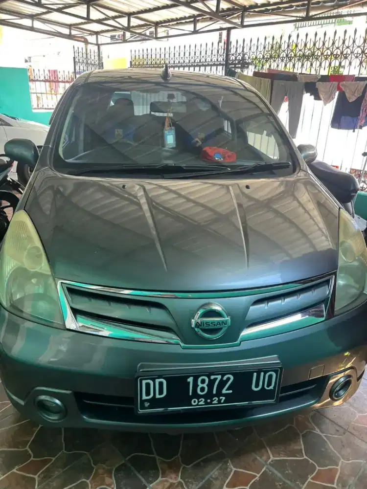 mobil nissan sedang tahun 2011