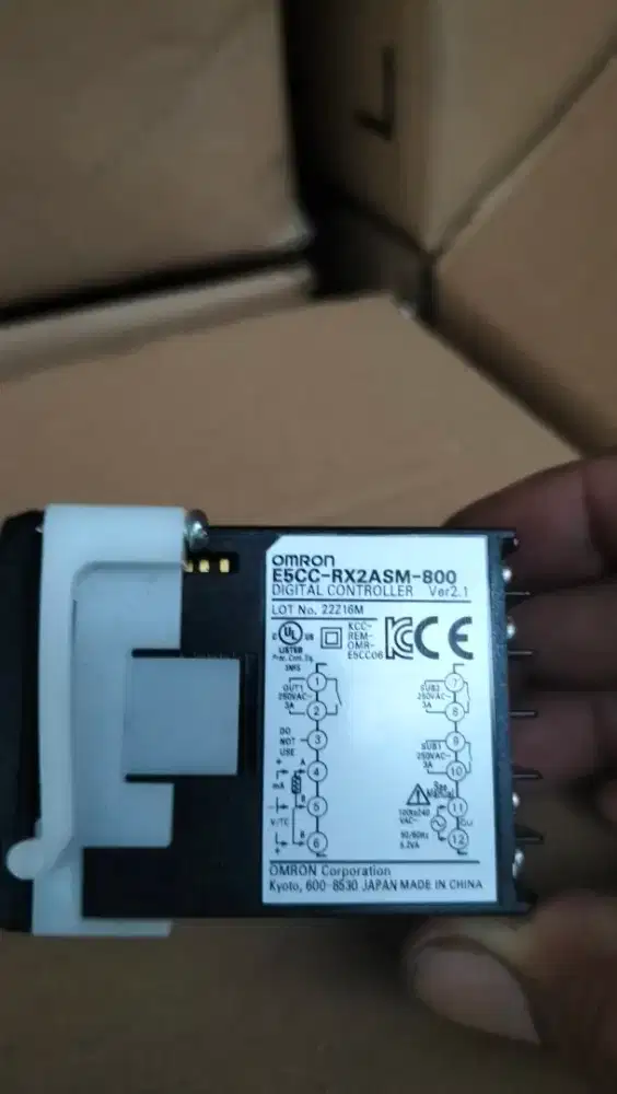 Pengatur suhu Omron e5cc 220 volt