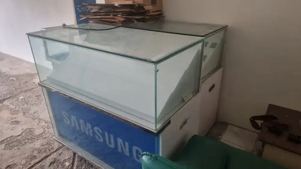 Etalase toko handphone