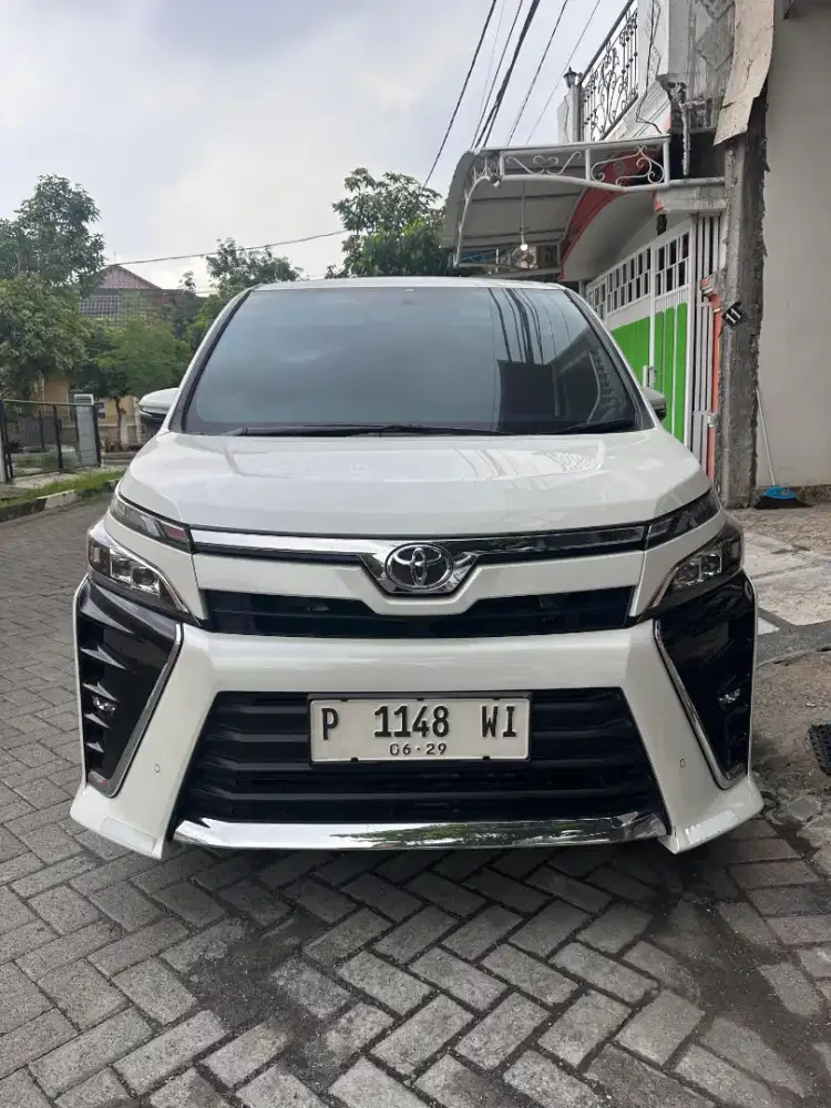 Toyota Voxy Low KM 2019