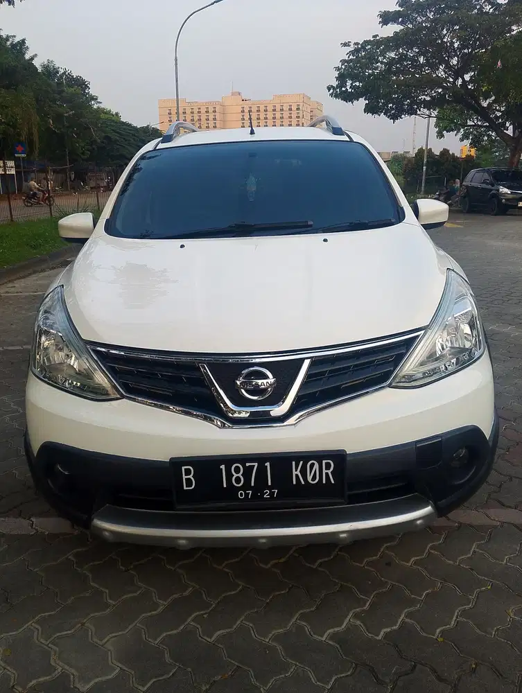 GRAND LIVINA XGEAR AT/ AUTOMATIC  2013 PUTIH