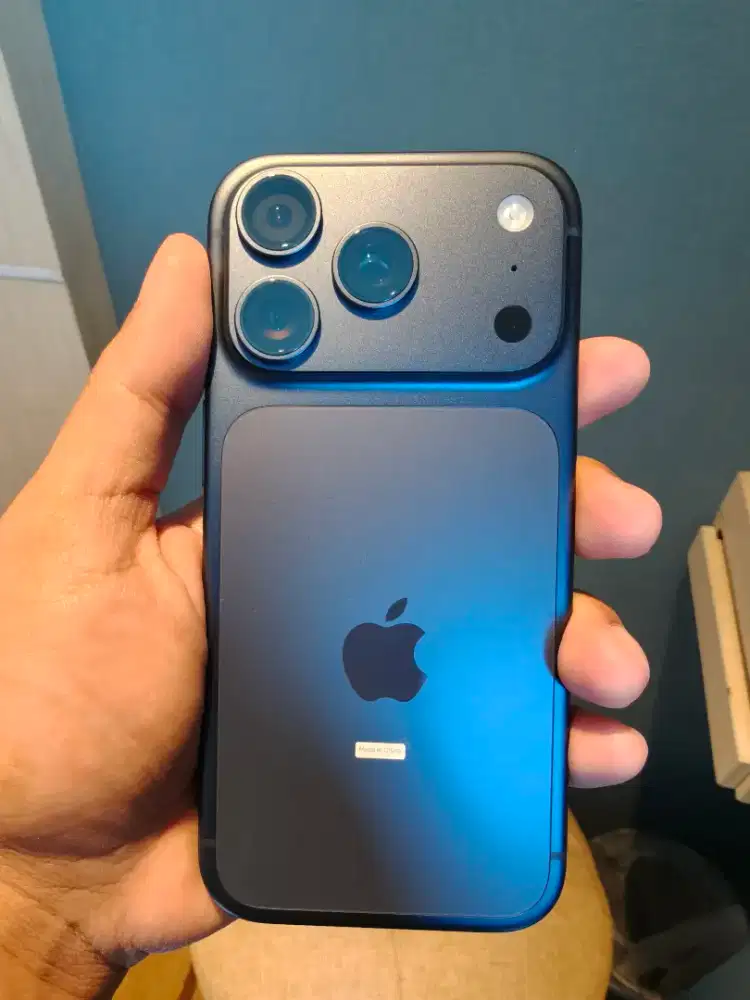 iPhone 17 pro 256 GB deep blue like new garansi resmi Map