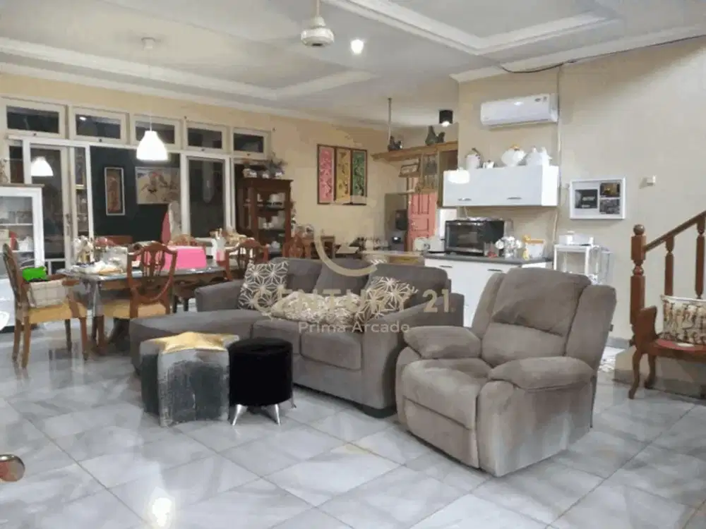 Dijual Rumah posisi Hook Sektor 3 Bintaro Jaya, lokasi strategis & jalan lebar