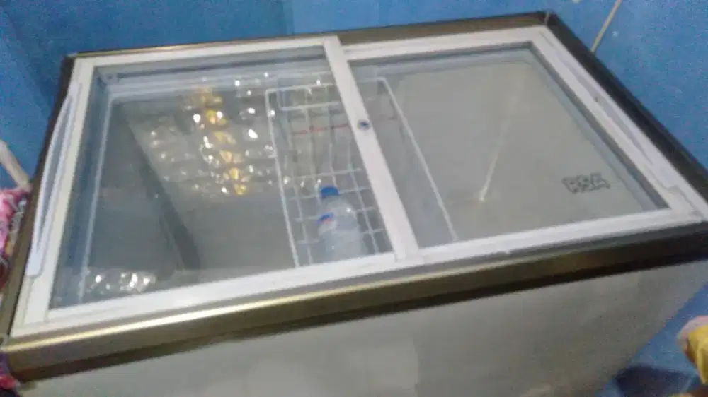 Jual freezer merk RSA kondisi mulus banget
