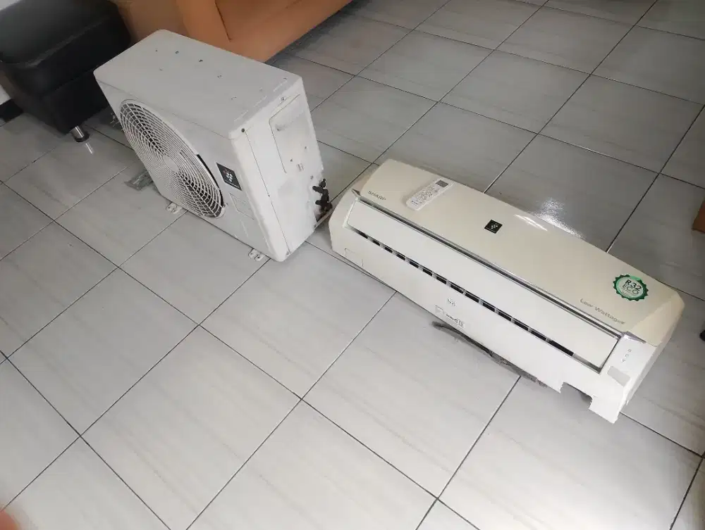 AC Sharp 0,5 PK Kondisi Bekas lengkap dan masih ori