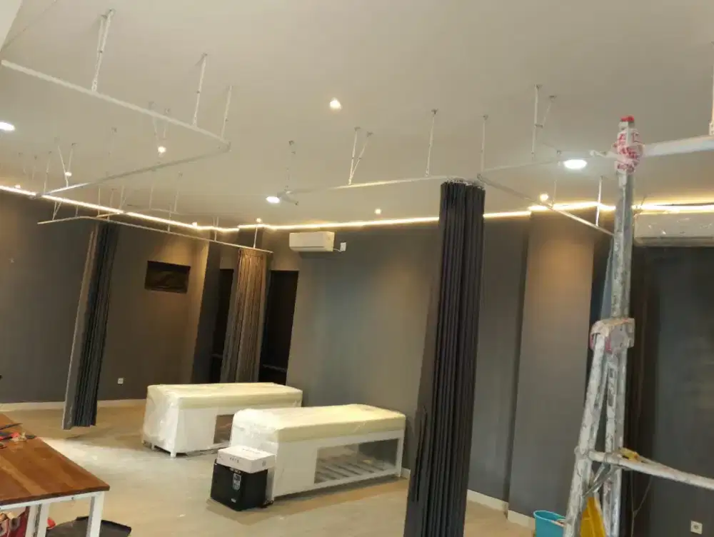 Meja massage hampir baru