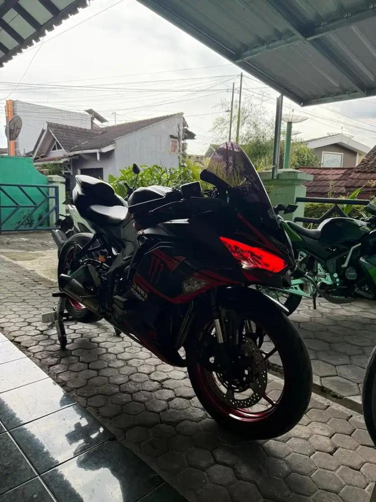 ZX25R 2021 QS ABS LOW KM