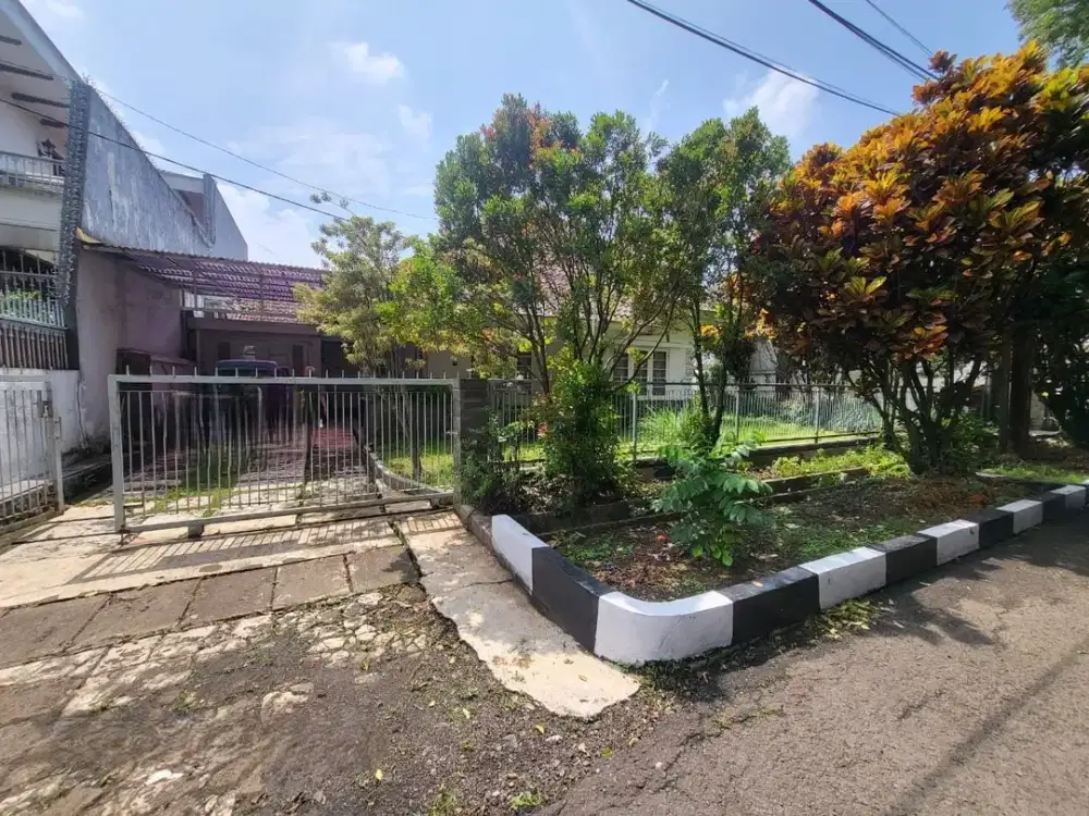 Dijual Rumah Luas 498m2, 3+2 Kamar Tidur, Keamanan 24 Jam, Hanya 2km Menuju Mall Tsm, Bragacity Walk, dan Alun-Alun Bandung, Gatot Subroto Bandung