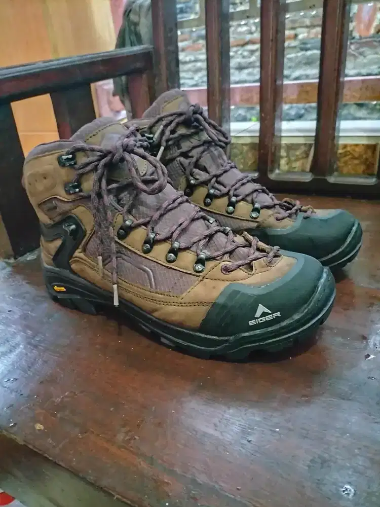 Sepatu gunung Eiger uk.43