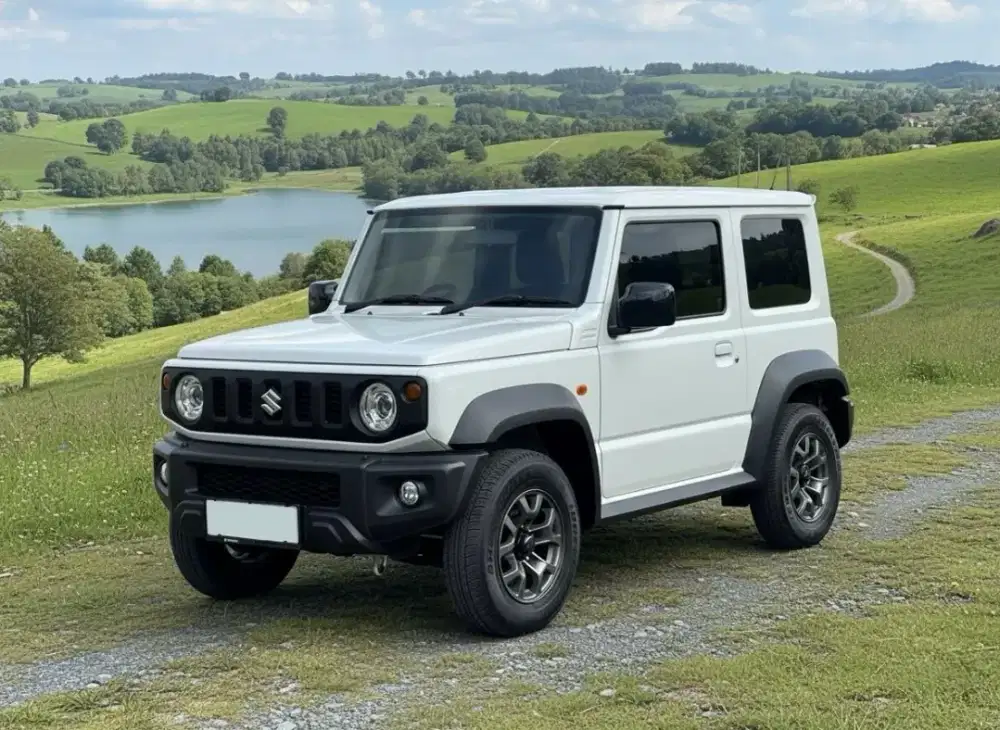 Suzuki Jimny All Grip 3 Pintu 4x4 At km Seribu seperti baru